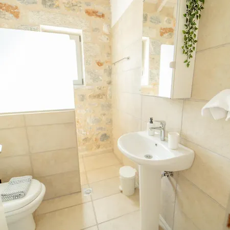 Dioni Thio Villa Pírgosz