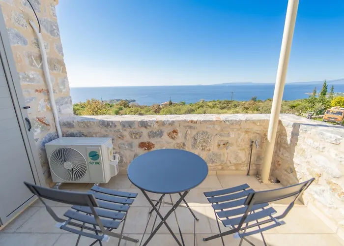 Dioni Thio Pirgos (Mani)