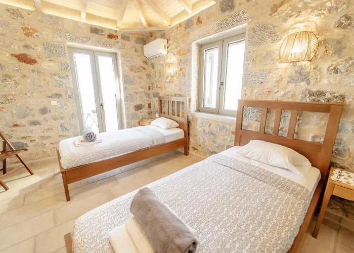 Dioni Thio Villa Pirgos (Mani)